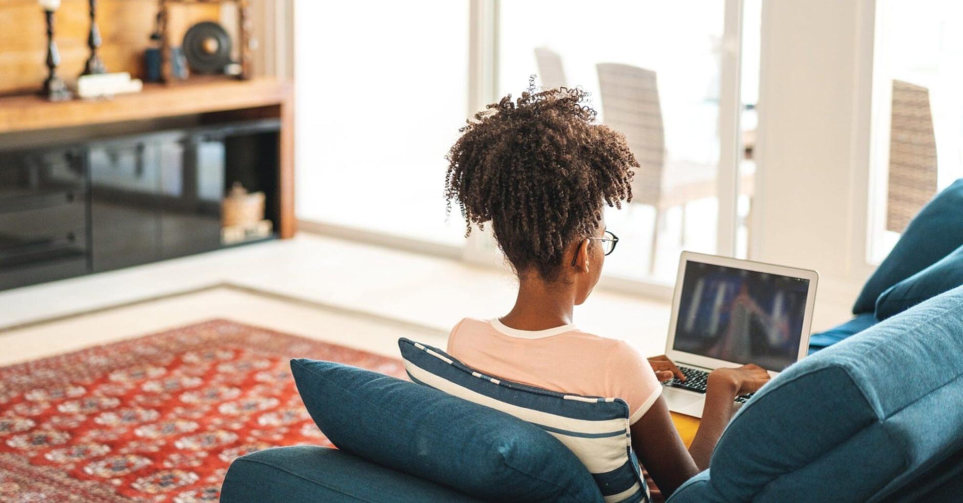 Análisis detallado de documentos financieros con calculadora